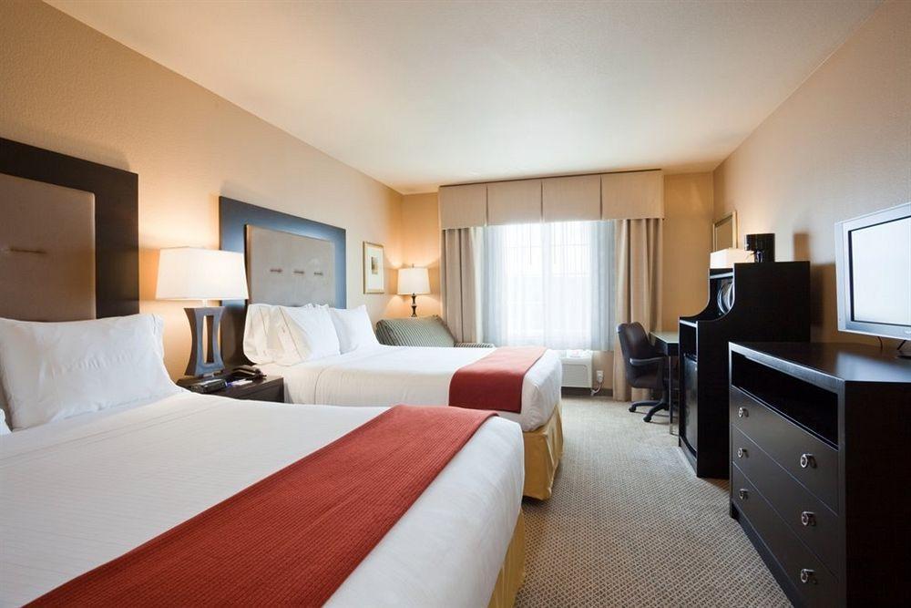 Holiday Inn Express Hotels & Suites Cuero By Ihg Buitenkant foto